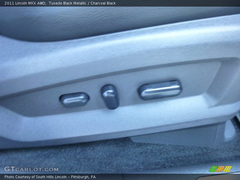Tuxedo Black Metallic / Charcoal Black 2011 Lincoln MKX AWD