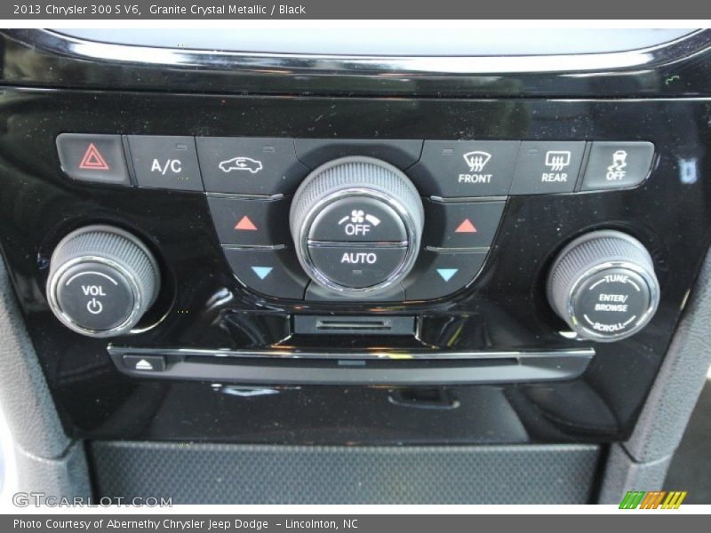Controls of 2013 300 S V6