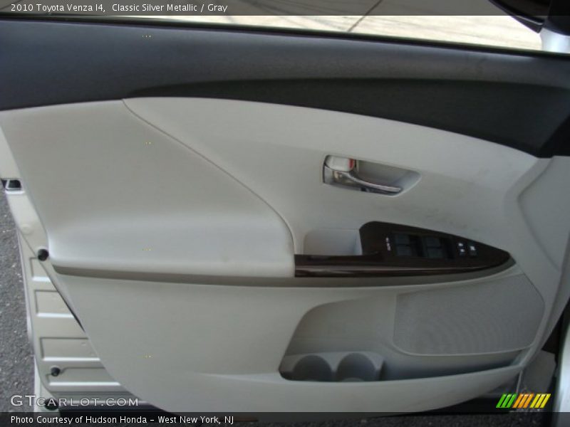Classic Silver Metallic / Gray 2010 Toyota Venza I4
