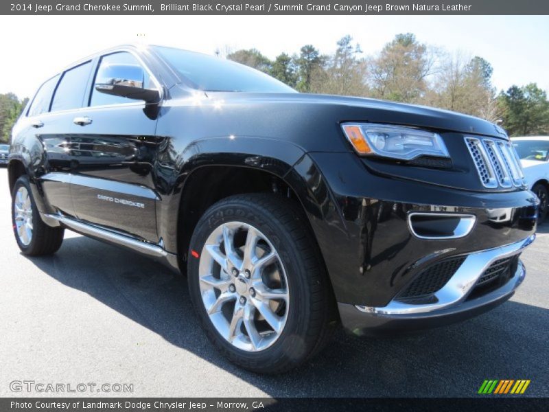 Front 3/4 View of 2014 Grand Cherokee Summit