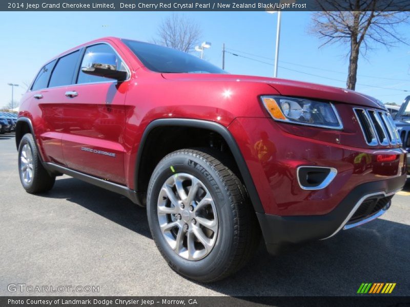 Front 3/4 View of 2014 Grand Cherokee Limited