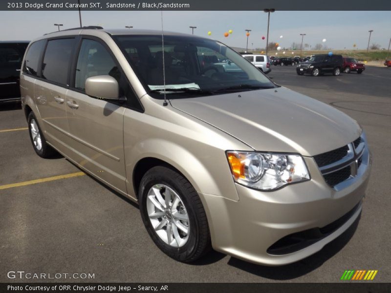 Front 3/4 View of 2013 Grand Caravan SXT