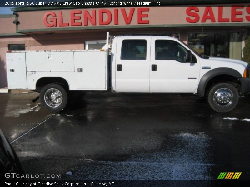 Oxford White / Medium Flint 2005 Ford F550 Super Duty XL Crew Cab Chassis Utility