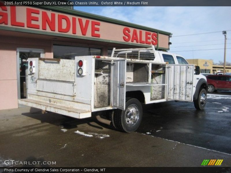 Oxford White / Medium Flint 2005 Ford F550 Super Duty XL Crew Cab Chassis Utility