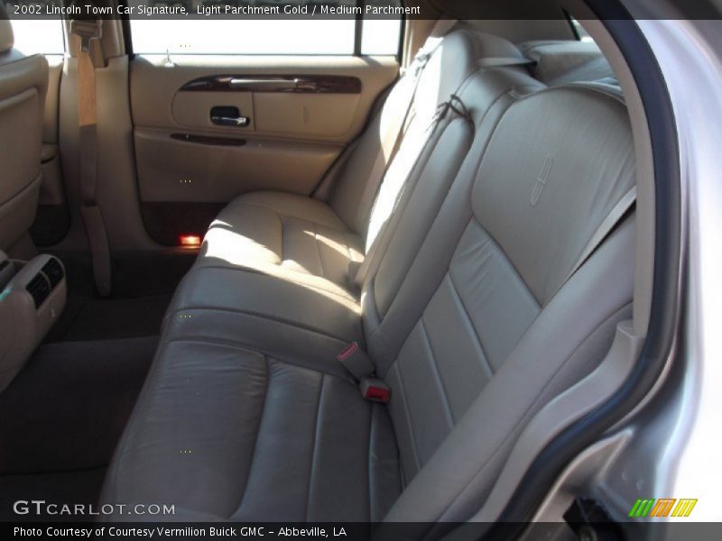 Light Parchment Gold / Medium Parchment 2002 Lincoln Town Car Signature