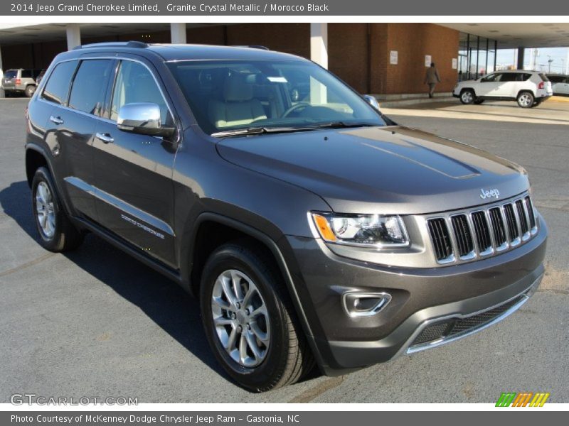 Front 3/4 View of 2014 Grand Cherokee Limited