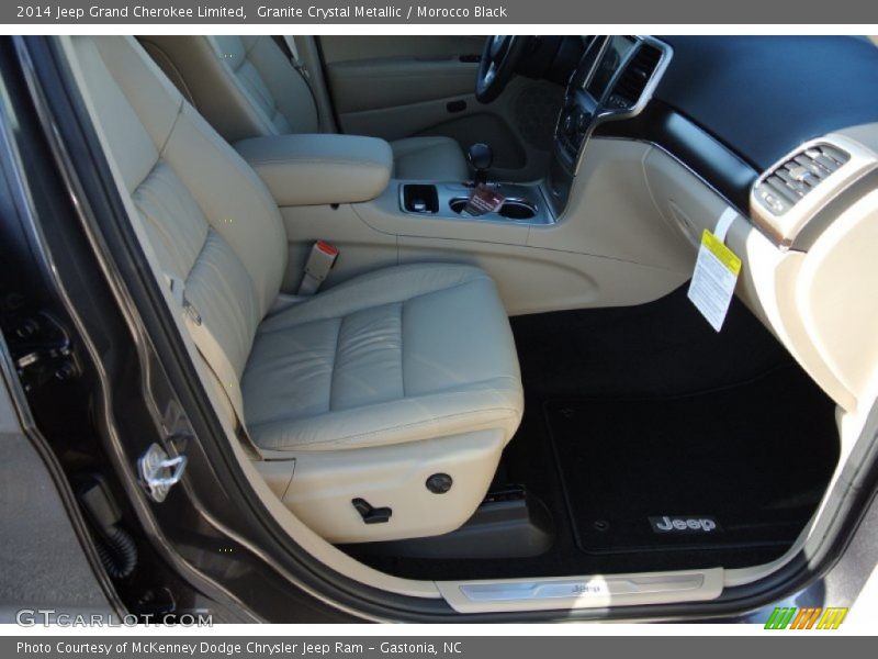 Front Seat of 2014 Grand Cherokee Limited