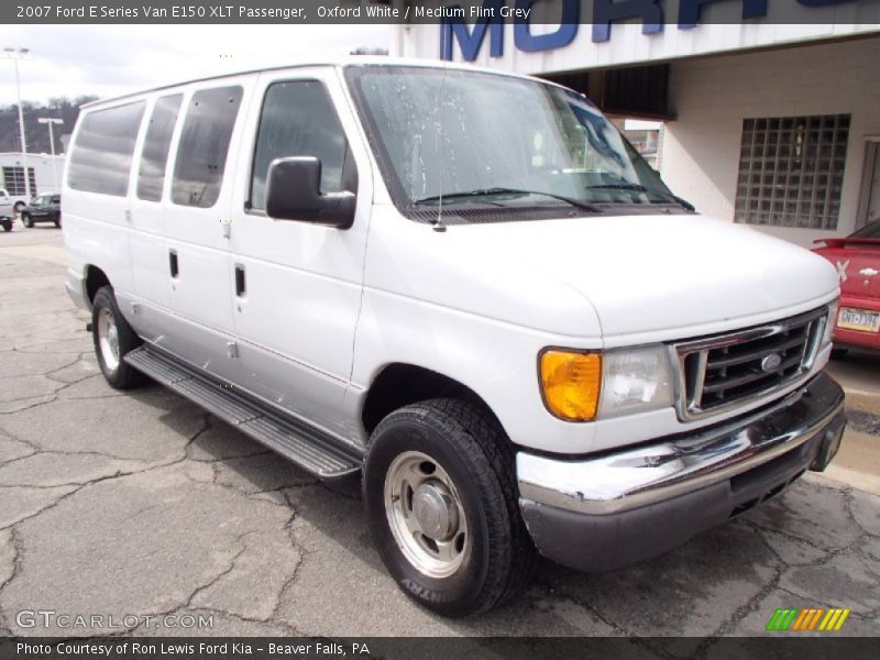 Oxford White / Medium Flint Grey 2007 Ford E Series Van E150 XLT Passenger