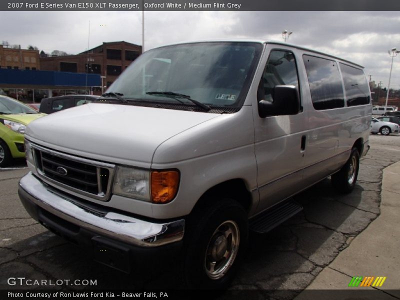 Oxford White / Medium Flint Grey 2007 Ford E Series Van E150 XLT Passenger