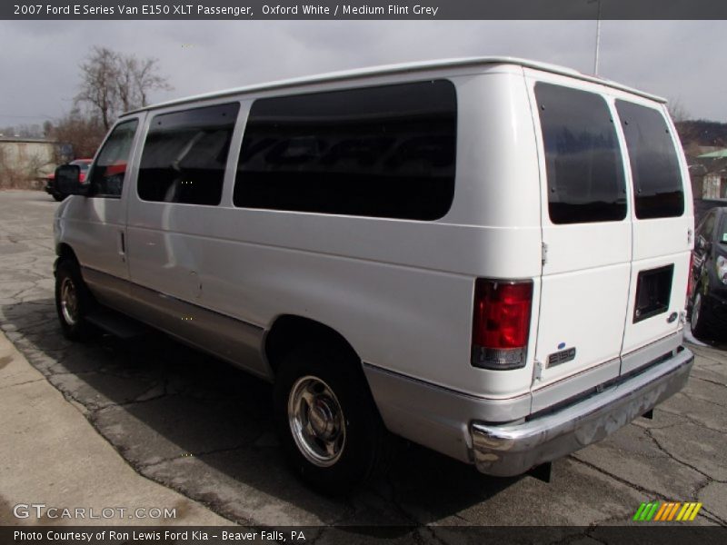 Oxford White / Medium Flint Grey 2007 Ford E Series Van E150 XLT Passenger