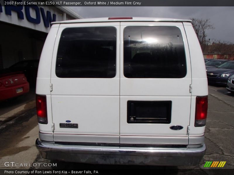 Oxford White / Medium Flint Grey 2007 Ford E Series Van E150 XLT Passenger