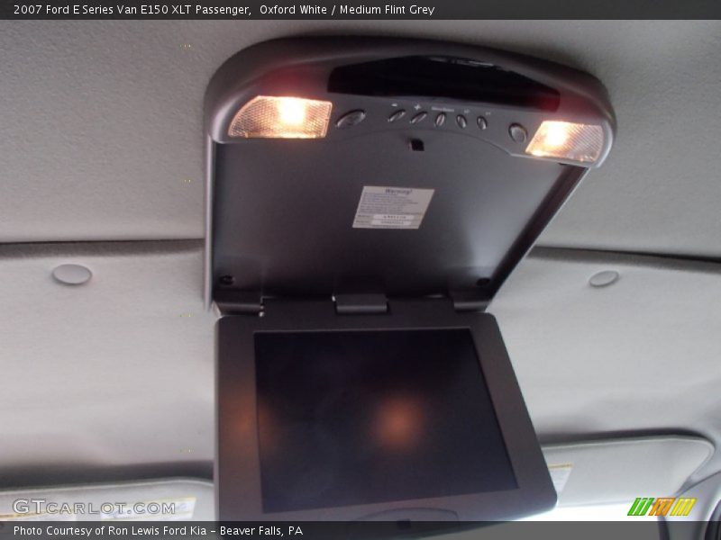 Entertainment System of 2007 E Series Van E150 XLT Passenger
