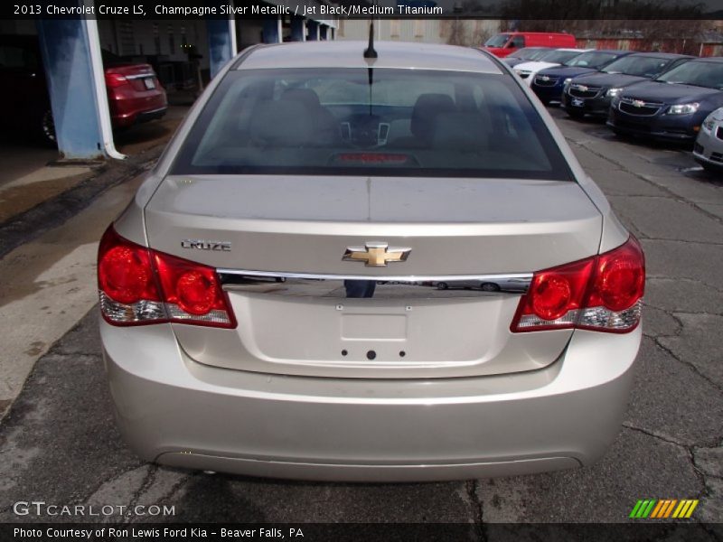 Champagne Silver Metallic / Jet Black/Medium Titanium 2013 Chevrolet Cruze LS