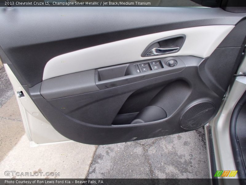 Champagne Silver Metallic / Jet Black/Medium Titanium 2013 Chevrolet Cruze LS