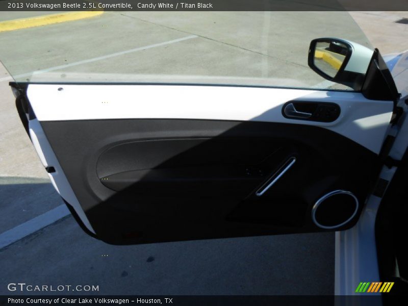Candy White / Titan Black 2013 Volkswagen Beetle 2.5L Convertible