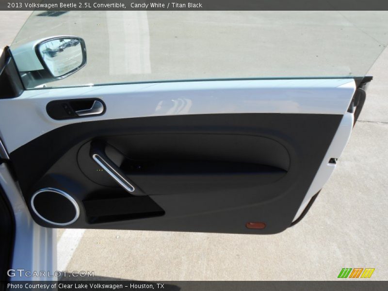 Candy White / Titan Black 2013 Volkswagen Beetle 2.5L Convertible