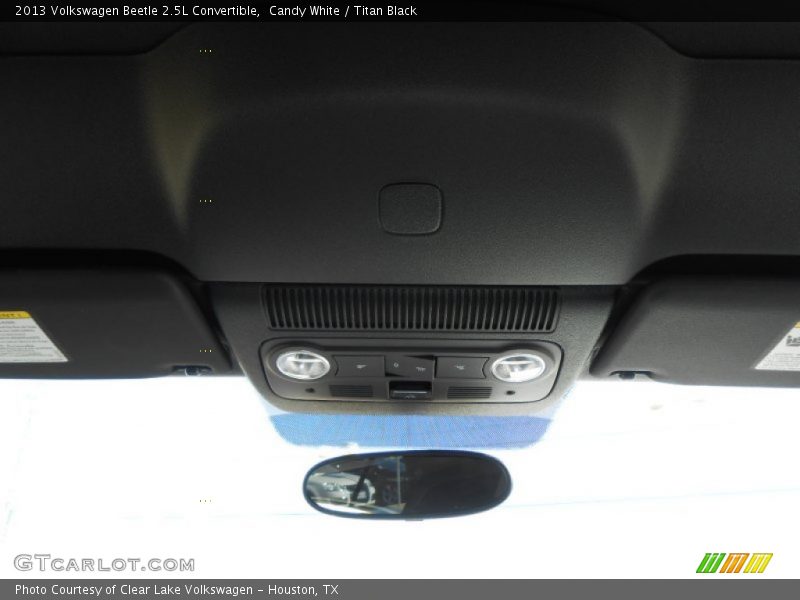 Candy White / Titan Black 2013 Volkswagen Beetle 2.5L Convertible