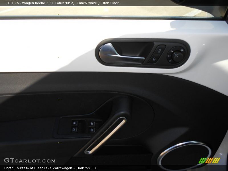 Candy White / Titan Black 2013 Volkswagen Beetle 2.5L Convertible