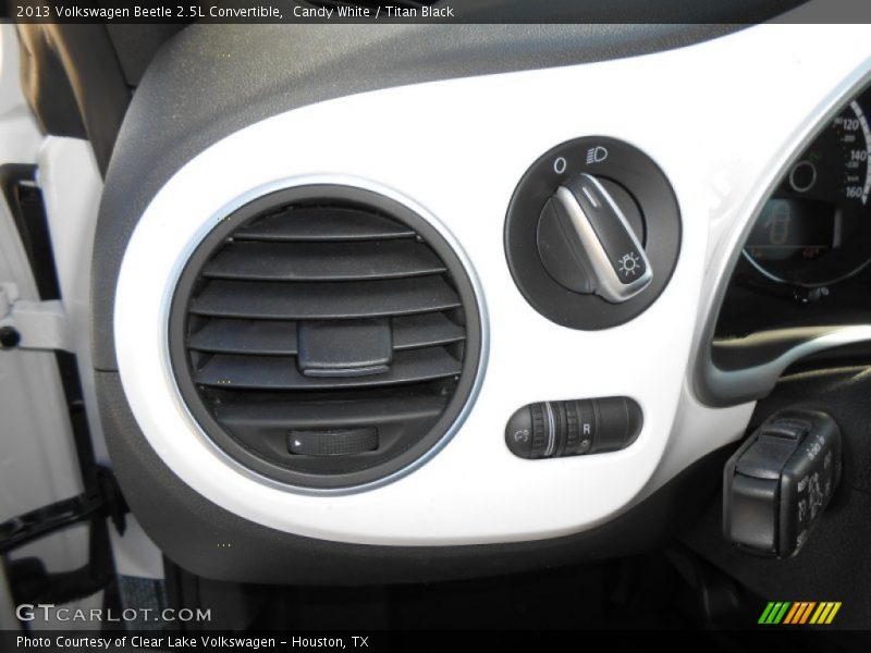 Candy White / Titan Black 2013 Volkswagen Beetle 2.5L Convertible
