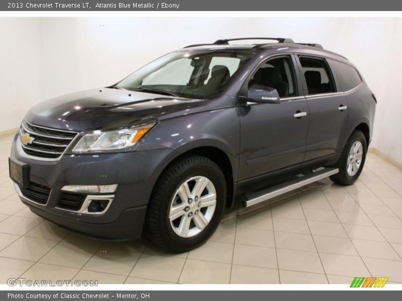 Front 3/4 View of 2013 Traverse LT