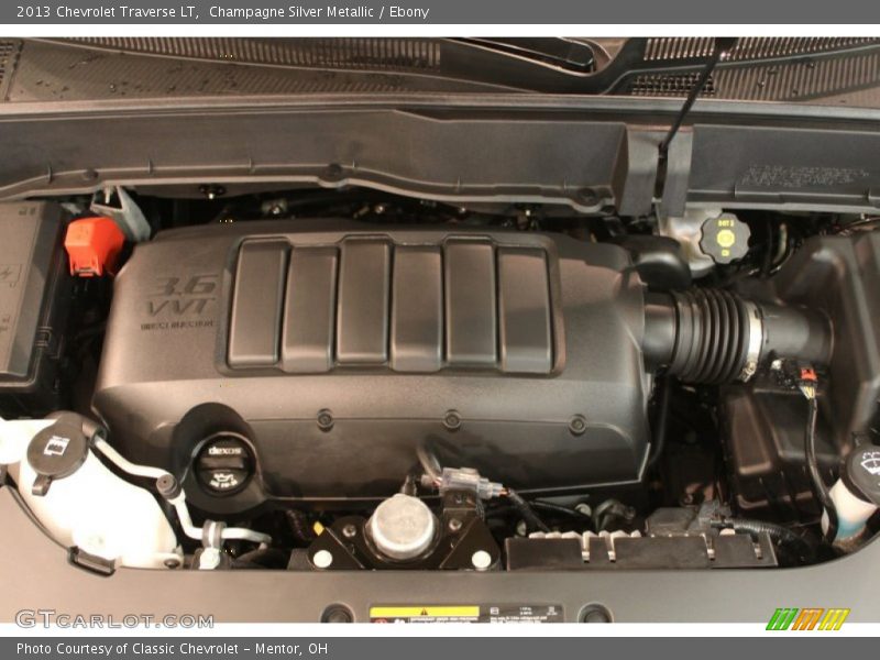 Champagne Silver Metallic / Ebony 2013 Chevrolet Traverse LT