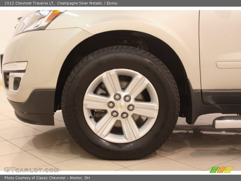 Champagne Silver Metallic / Ebony 2013 Chevrolet Traverse LT