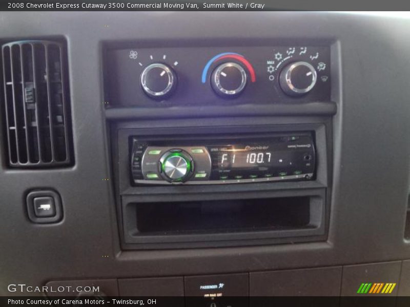 Controls of 2008 Express Cutaway 3500 Commercial Moving Van