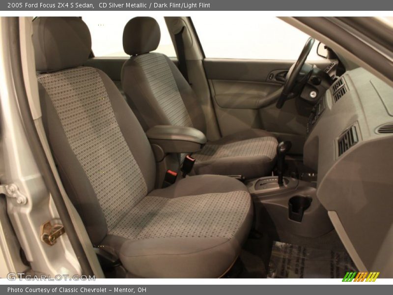 CD Silver Metallic / Dark Flint/Light Flint 2005 Ford Focus ZX4 S Sedan