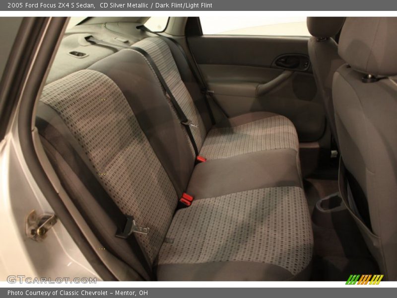 CD Silver Metallic / Dark Flint/Light Flint 2005 Ford Focus ZX4 S Sedan