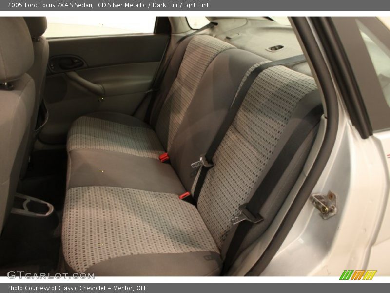 CD Silver Metallic / Dark Flint/Light Flint 2005 Ford Focus ZX4 S Sedan