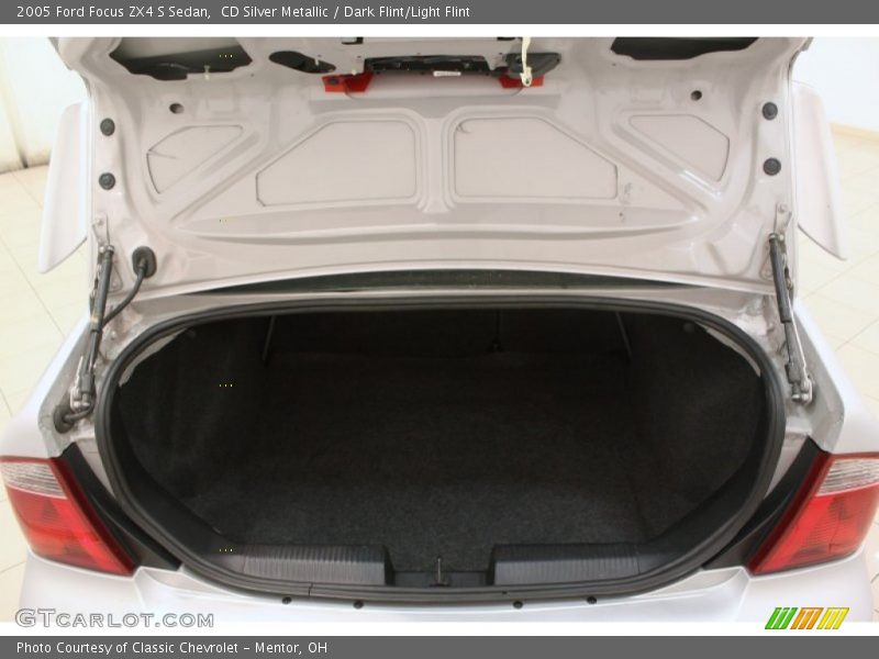 CD Silver Metallic / Dark Flint/Light Flint 2005 Ford Focus ZX4 S Sedan