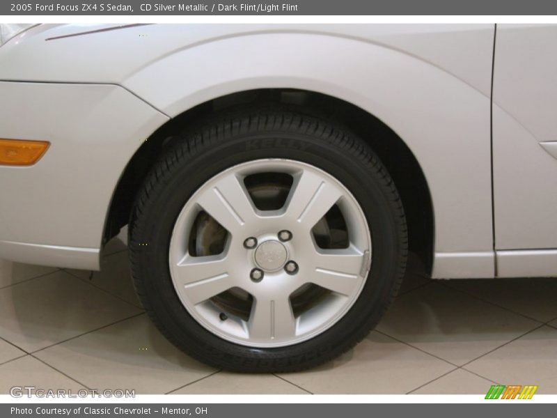 CD Silver Metallic / Dark Flint/Light Flint 2005 Ford Focus ZX4 S Sedan