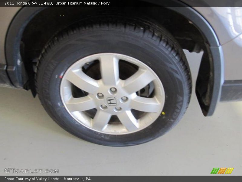 Urban Titanium Metallic / Ivory 2011 Honda CR-V SE 4WD