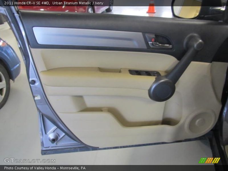 Urban Titanium Metallic / Ivory 2011 Honda CR-V SE 4WD
