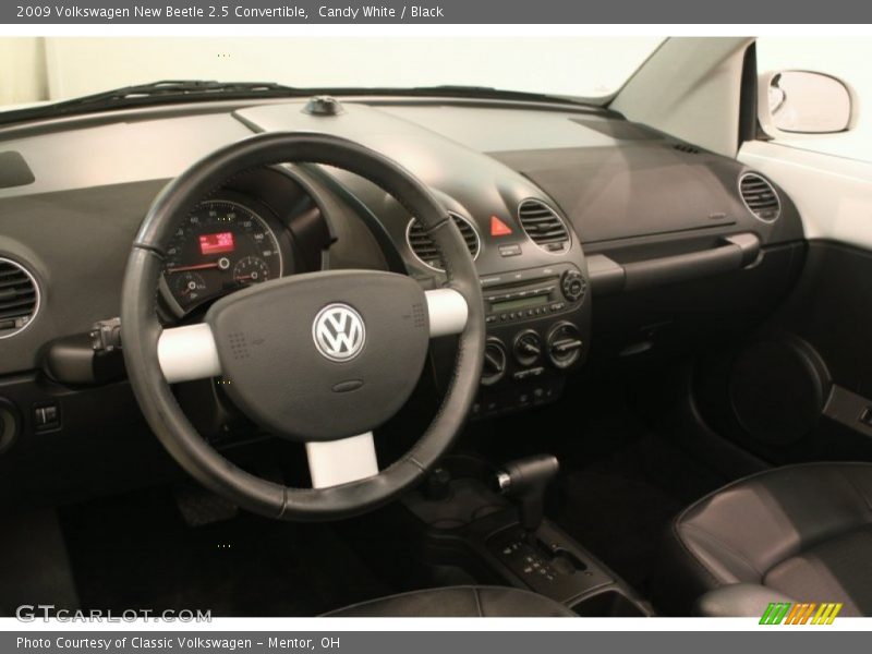 Candy White / Black 2009 Volkswagen New Beetle 2.5 Convertible