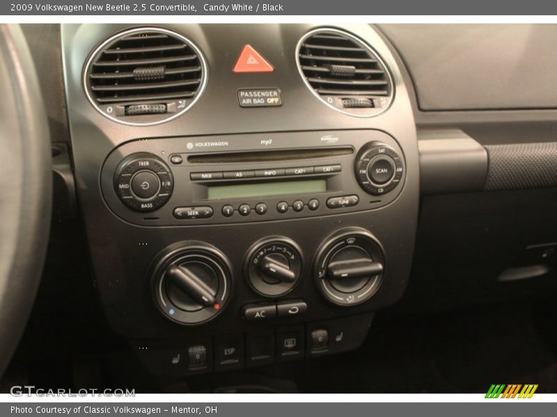 Candy White / Black 2009 Volkswagen New Beetle 2.5 Convertible