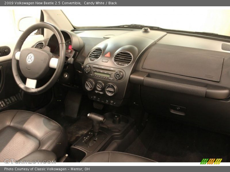 Candy White / Black 2009 Volkswagen New Beetle 2.5 Convertible