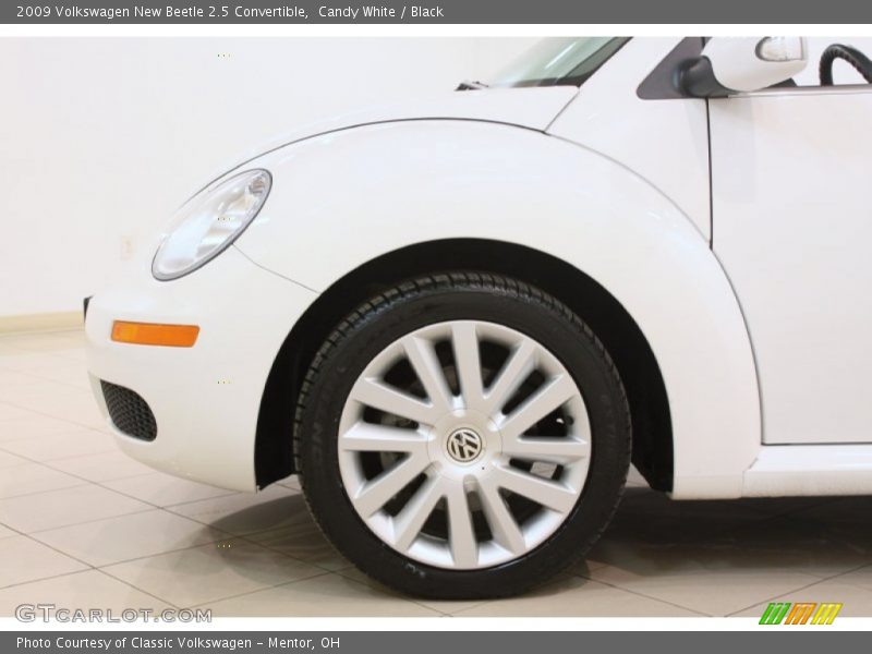 Candy White / Black 2009 Volkswagen New Beetle 2.5 Convertible