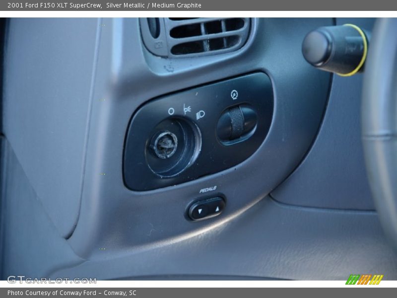 Silver Metallic / Medium Graphite 2001 Ford F150 XLT SuperCrew