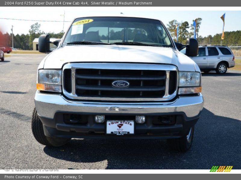 Silver Metallic / Medium Parchment 2004 Ford F250 Super Duty FX4 Crew Cab 4x4