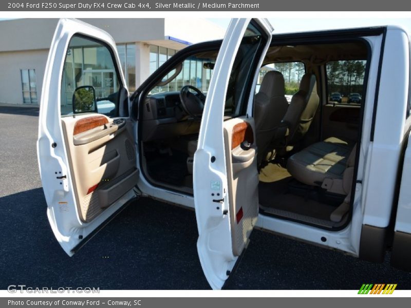 Silver Metallic / Medium Parchment 2004 Ford F250 Super Duty FX4 Crew Cab 4x4