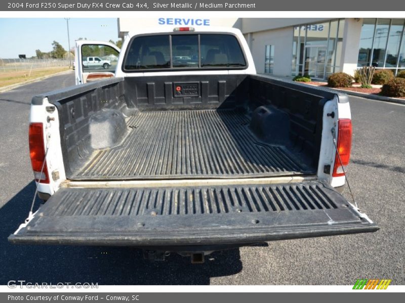 Silver Metallic / Medium Parchment 2004 Ford F250 Super Duty FX4 Crew Cab 4x4