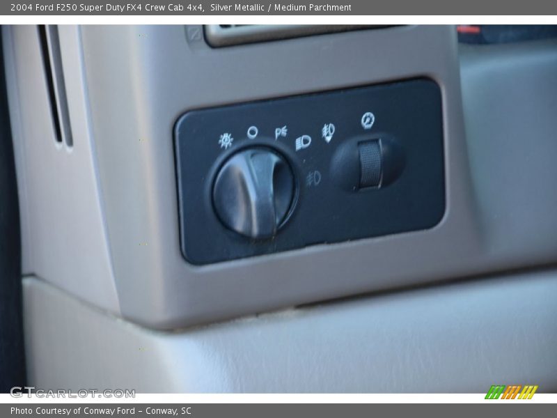 Silver Metallic / Medium Parchment 2004 Ford F250 Super Duty FX4 Crew Cab 4x4