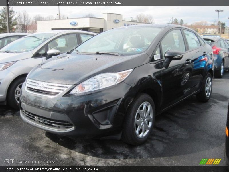 Tuxedo Black / Charcoal Black/Light Stone 2013 Ford Fiesta SE Sedan