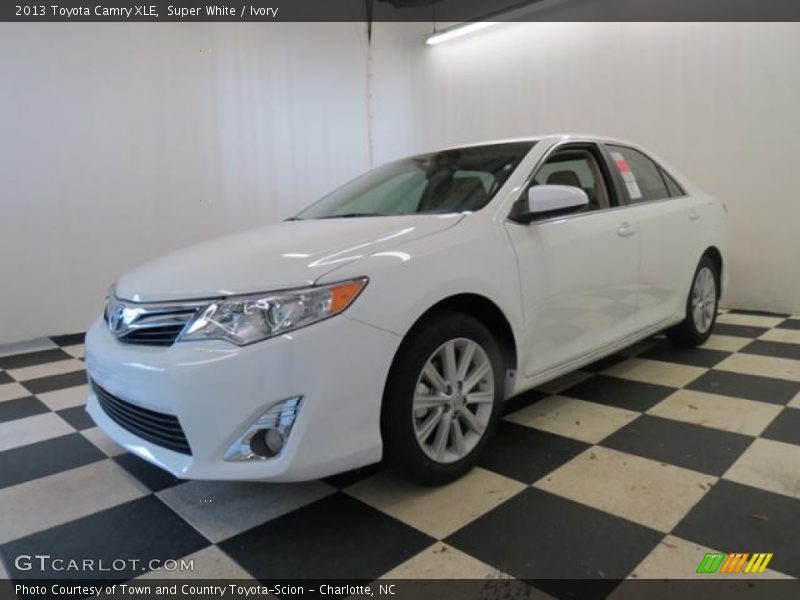 Super White / Ivory 2013 Toyota Camry XLE