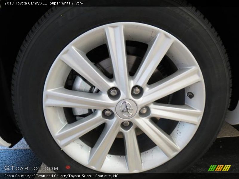 Super White / Ivory 2013 Toyota Camry XLE