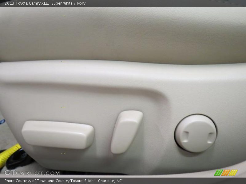 Super White / Ivory 2013 Toyota Camry XLE