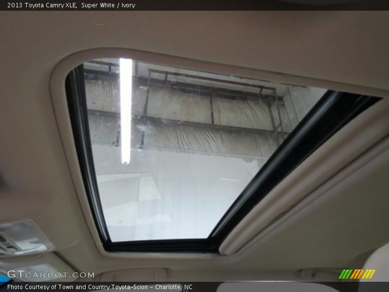 Super White / Ivory 2013 Toyota Camry XLE