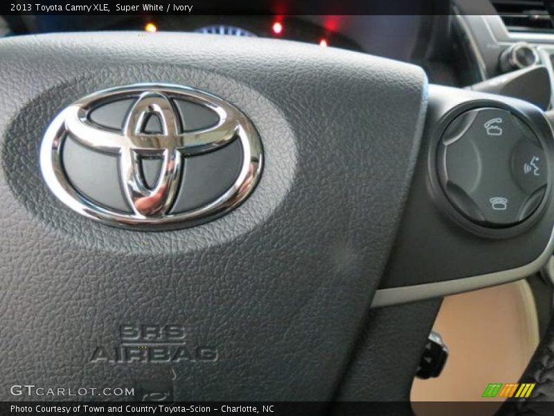 Super White / Ivory 2013 Toyota Camry XLE