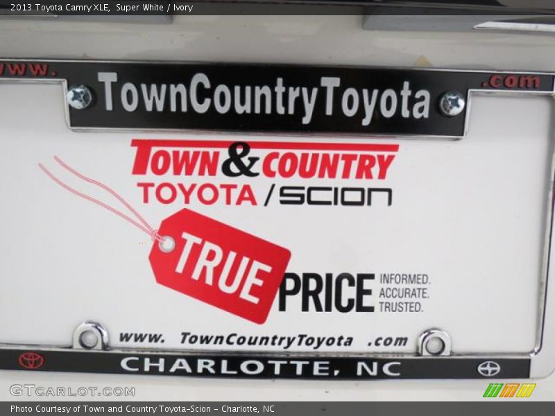 Super White / Ivory 2013 Toyota Camry XLE